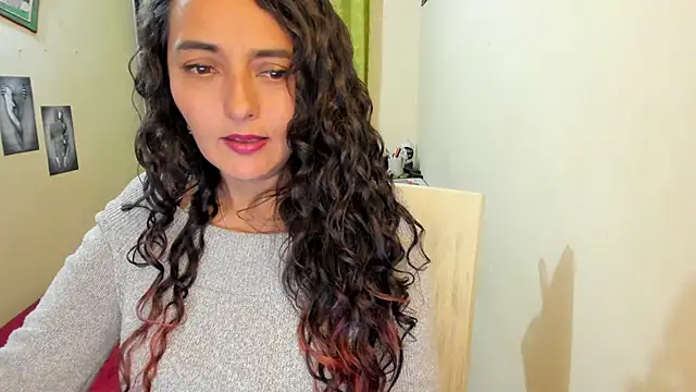 emma luxy online show from January 2025 06:01:01 AM