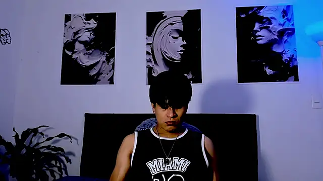 Snapshot of Eiden_allenx chatting on September 2025 01:05:02 PM Eiden allenx online show from September 2025 01:05:02 PM