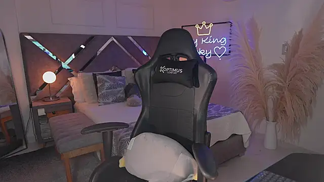 Snapshot of KateOwens chatting on November 2025 10:58:02 AM KateOwens online show from November 2025 10:58:02 AM