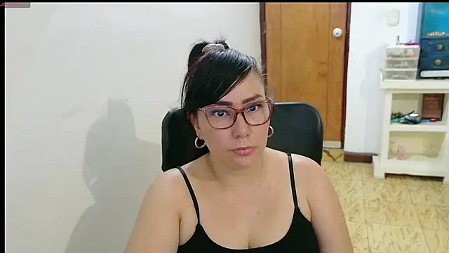 Snapshot of hottplay chatting on November 2025 03:58:02 PM hottplay online show from November 2025 03:58:02 PM