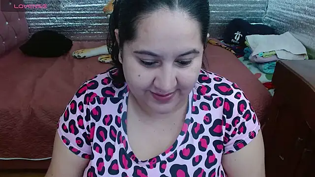 Snapshot of EMILY-NESSA chatting on September 2025 01:58:01 PM EMILY-NESSA online show from September 2025 01:58:01 PM