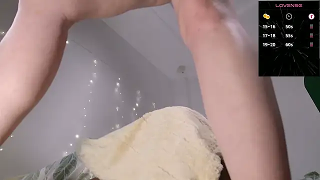 Snapshot of AnnJey chatting on October 2025 10:23:02 AM AnnJey online show from October 2025 10:23:02 AM