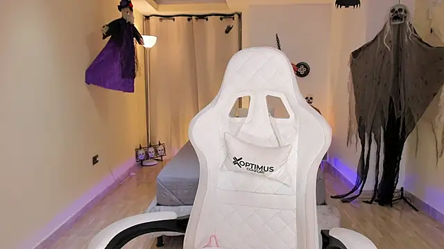 Snapshot of carleee_winter chatting on October 2025 01:28:01 AM carleee winter online show from October 2025 01:28:01 AM