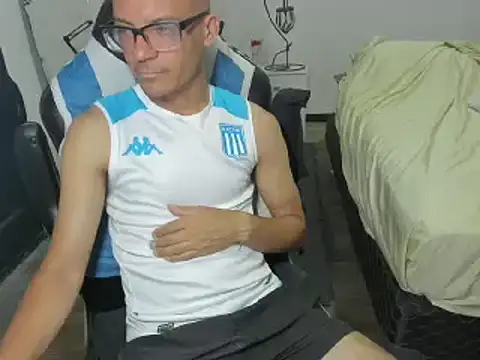 Snapshot of guachin_hunk chatting on December 2024 07:40:02 PM guachin hunk online show from December 2024 07:40:02 PM