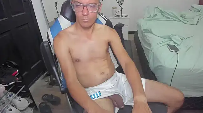 Snapshot of guachin_hunk chatting on January 2025 05:31:02 PM guachin hunk online show from January 2025 05:31:02 PM