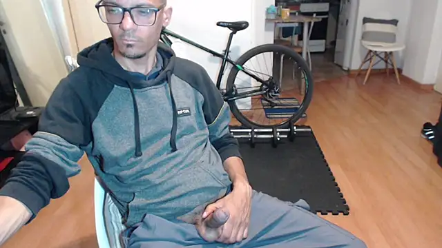 Snapshot of guachin_hunk chatting on October 2025 06:25:02 AM guachin hunk online show from October 2025 06:25:02 AM