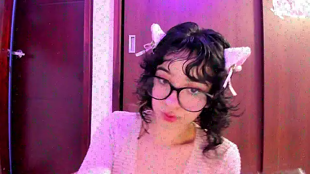 Snapshot of _Lunnaa_ chatting on October 2025 12:58:01 AM Lunnaa online show from October 2025 12:58:01 AM