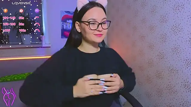 EsterLogan online show from September 2025 10:42:01 AM