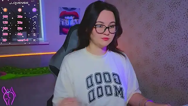 EsterLogan online show from November 2025 11:12:02 AM