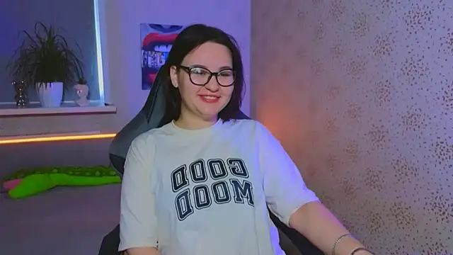 EsterLogan online show from November 2025 08:57:02 AM