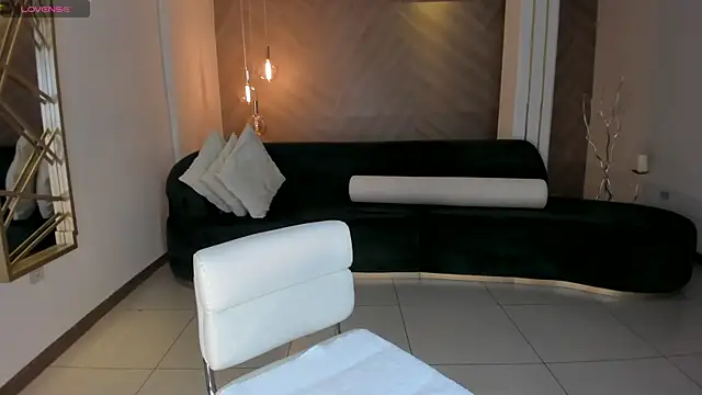 Snapshot of NiaHolland chatting on October 2025 06:40:02 PM NiaHolland online show from October 2025 06:40:02 PM