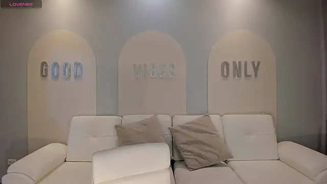 Snapshot of NiaHolland chatting on October 2025 06:07:02 PM NiaHolland online show from October 2025 06:07:02 PM