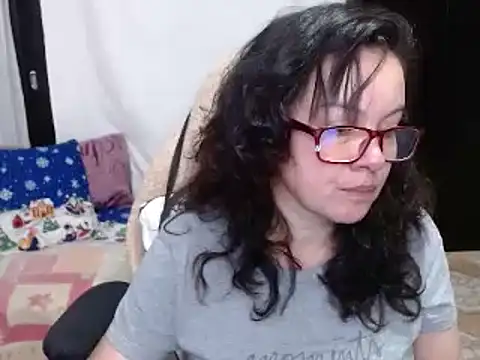 Sonialorens  online show from December 2024 09:28:01 PM