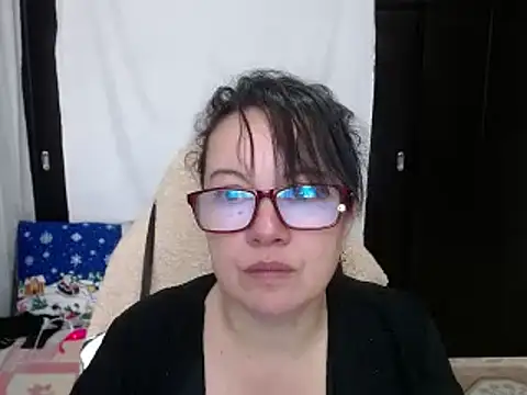 Sonialorens  online show from December 2024 04:16:02 PM