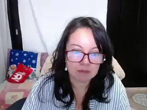 Sonialorens  online show from December 2024 02:53:01 PM