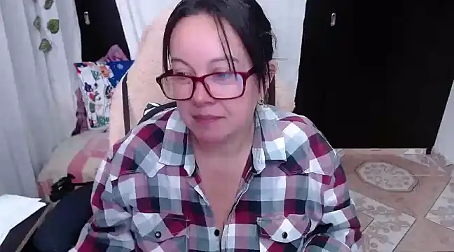 Sonialorens  online show from December 2024 03:31:02 PM
