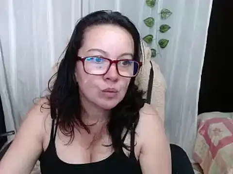 Sonialorens  online show from December 2024 07:54:01 PM