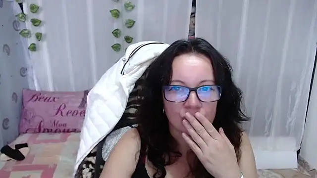 Sonialorens  online show from January 2025 04:19:02 PM