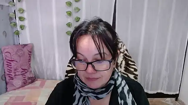 Sonialorens  online show from January 2025 09:04:02 PM