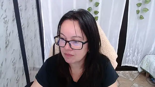 Sonialorens  online show from March 2025 04:33:02 PM