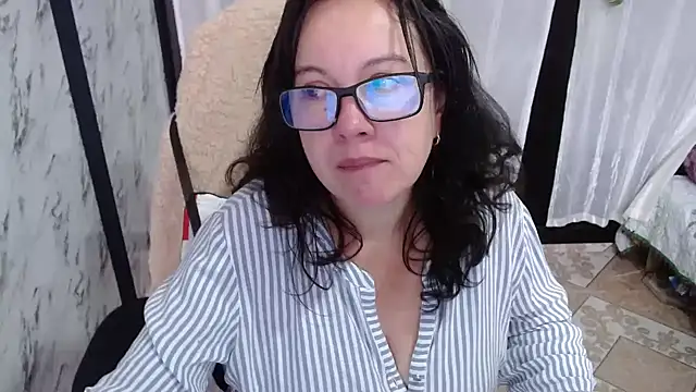 Sonialorens  online show from March 2025 01:29:01 PM