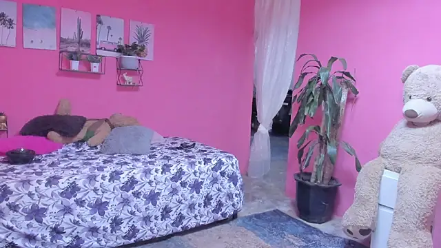 Snapshot of Emma_lean chatting on December 2024 01:46:01 PM Emma lean online show from December 2024 01:46:01 PM