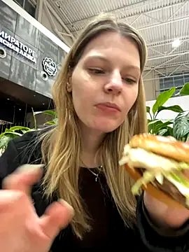 Snapshot of MaryHiggins chatting on October 2025 03:12:01 PM MaryHiggins online show from October 2025 03:12:01 PM