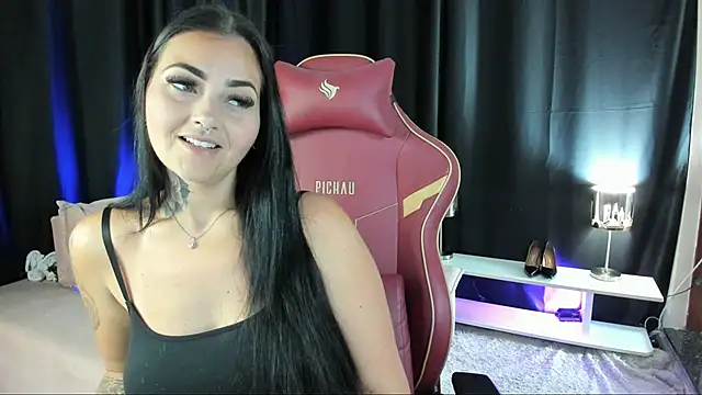 LauraColour online show from December 2024 12:23:01 PM