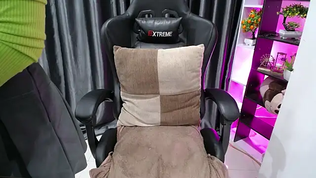 Yuki-yio online show from February 2025 04:31:02 AM