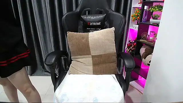 Yuki-yio online show from September 2025 01:17:01 AM