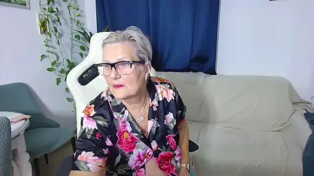 Selenna57 online show from November 2025 06:20:01 PM