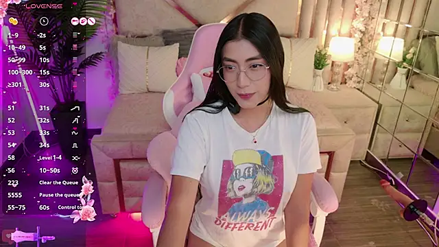 shanon- online show from October 2025 11:57:01 PM