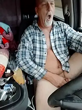 Snapshot of Yankeedave420 chatting on October 2025 10:33:01 PM Yankeedave420 online show from October 2025 10:33:01 PM