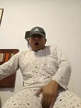 chicoguapo8 online show from October 2025 11:48:02 PM