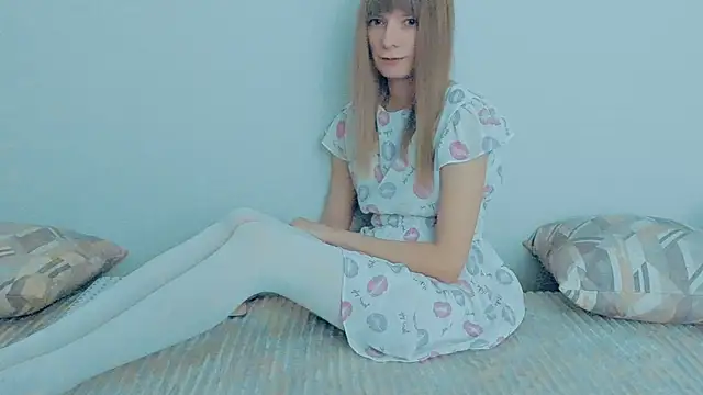 Snapshot of YourCaramel chatting on October 2025 08:24:02 AM YourCaramel online show from October 2025 08:24:02 AM