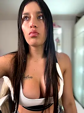 Snapshot of Emmily_19 chatting on September 2025 01:07:02 AM Emmily 19 online show from September 2025 01:07:02 AM