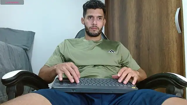 Snapshot of Noah_jhonsonn chatting on December 2024 11:08:02 PM Noah jhonsonn online show from December 2024 11:08:02 PM