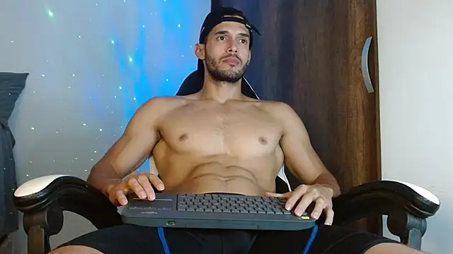 Snapshot of Noah_jhonsonn chatting on December 2024 11:39:02 AM Noah jhonsonn online show from December 2024 11:39:02 AM