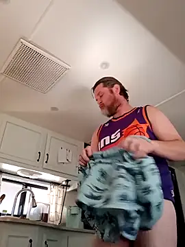 Snapshot of EZYves chatting on November 2025 08:18:01 PM EZYves online show from November 2025 08:18:01 PM