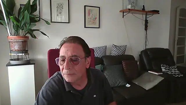 Snapshot of HETEREOMAN chatting on October 2025 04:07:01 PM HETEREOMAN online show from October 2025 04:07:01 PM