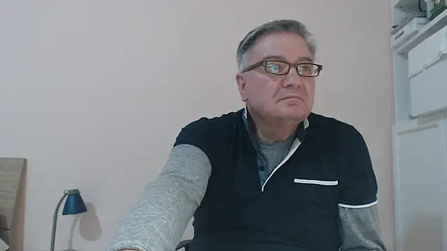 Snapshot of YOU6me chatting on February 2025 10:40:02 AM YOU6me online show from February 2025 10:40:02 AM
