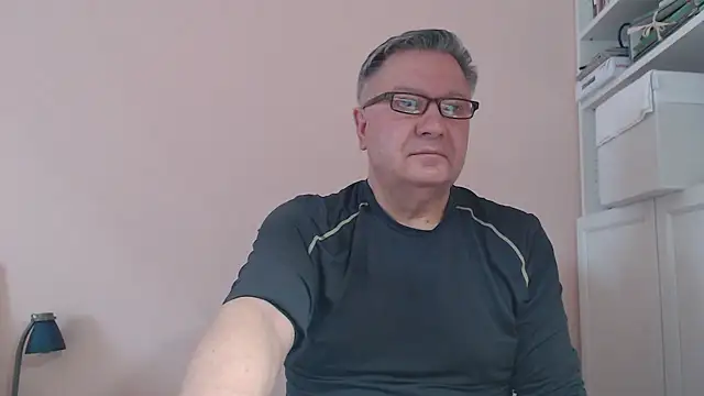 Snapshot of YOU6me chatting on February 2025 10:04:02 AM YOU6me online show from February 2025 10:04:02 AM