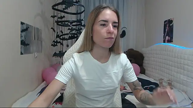 Snapshot of DeboraHorny chatting on October 2025 06:03:02 AM DeboraHorny online show from October 2025 06:03:02 AM