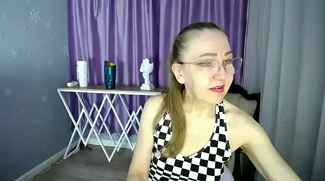 queen a n i online show from March 2025 10:15:02 AM