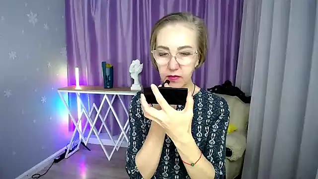 queen a n i online show from October 2025 09:18:01 AM