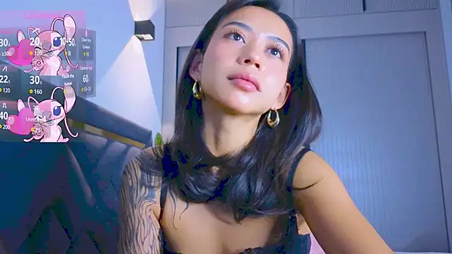 Mia Tin online show from October 2025 02:07:01 PM