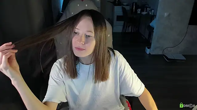 Courtney Luv online show from October 2025 12:57:02 PM