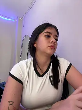 Snapshot of Alhanna_ chatting on March 2025 11:20:01 PM Alhanna online show from March 2025 11:20:01 PM