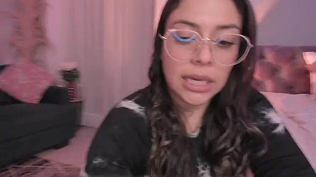 Nicolle W online show from February 2025 02:47:02 PM