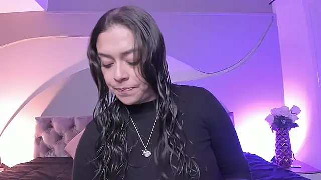 Nicolle W online show from February 2025 11:54:01 AM